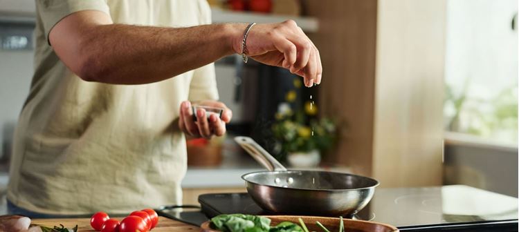 Baharatlar Ne Zaman Yemeğe Eklenmeli? (Pişirme Aşamalarına Göre Rehber)